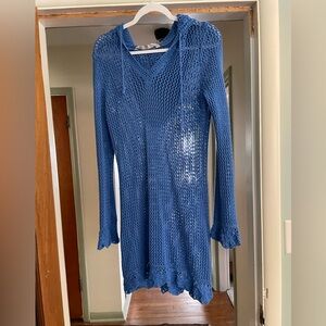 Athleta crocheted hooded beach cover up with cute floral trim, size small (S).